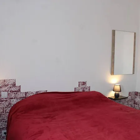 Apartment Belles Prestations Pour Ce Pavillon Moderne Avec Piscine - 6cyc59 *